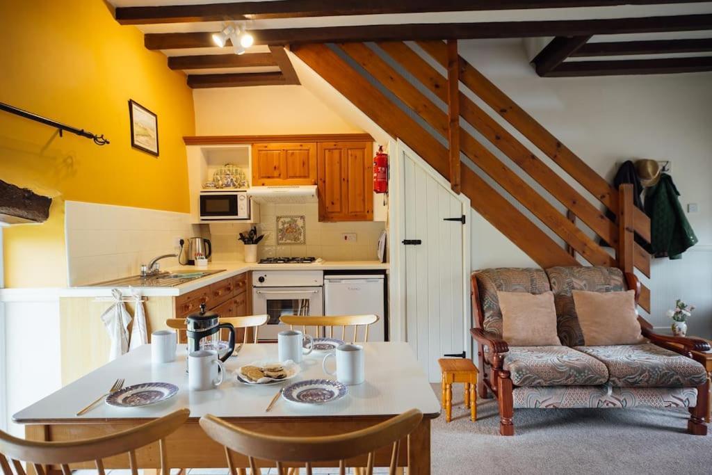 Barn Cottage - Family-Friendly Cottage With Heated Indoor Pool 하버포드웨스트 외부 사진
