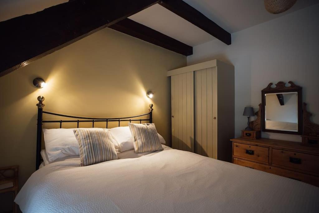 Barn Cottage - Family-Friendly Cottage With Heated Indoor Pool 하버포드웨스트 외부 사진