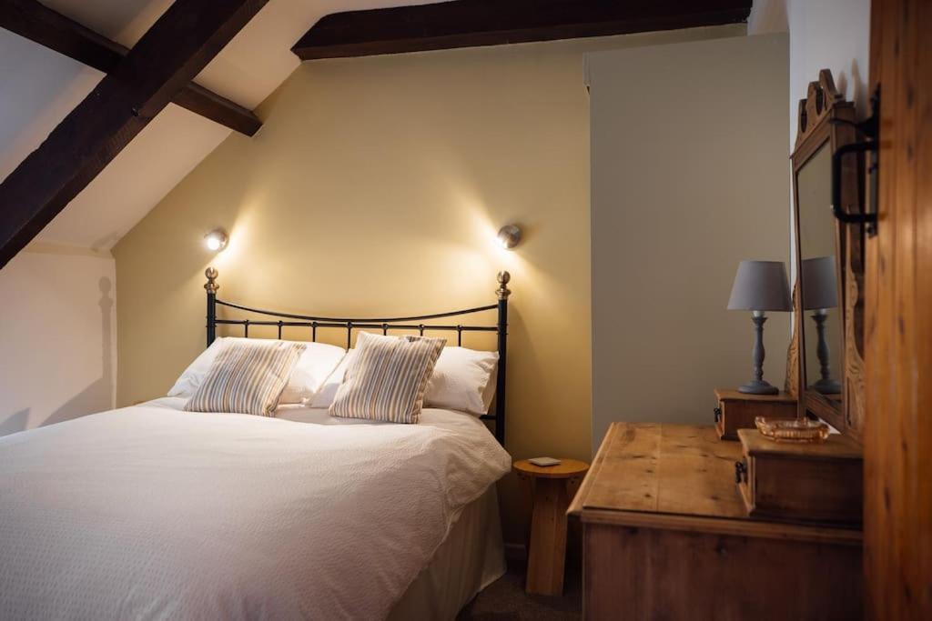 Barn Cottage - Family-Friendly Cottage With Heated Indoor Pool 하버포드웨스트 외부 사진