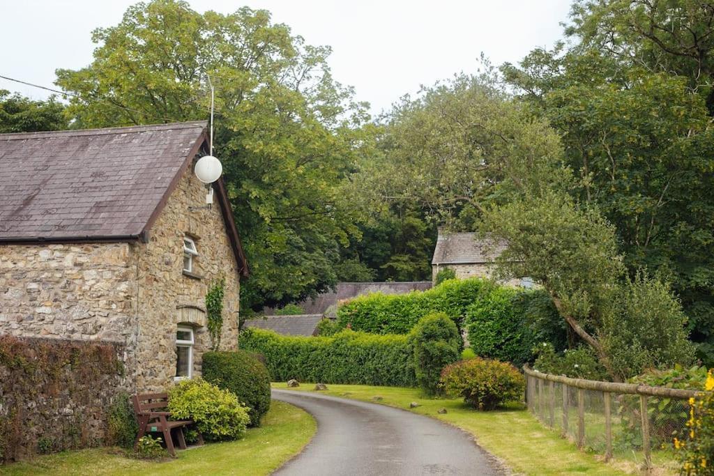 Barn Cottage - Family-Friendly Cottage With Heated Indoor Pool 하버포드웨스트 외부 사진