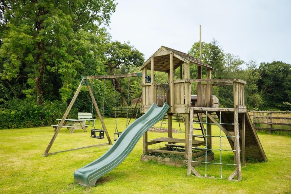 Barn Cottage - Family-Friendly Cottage With Heated Indoor Pool 하버포드웨스트 외부 사진